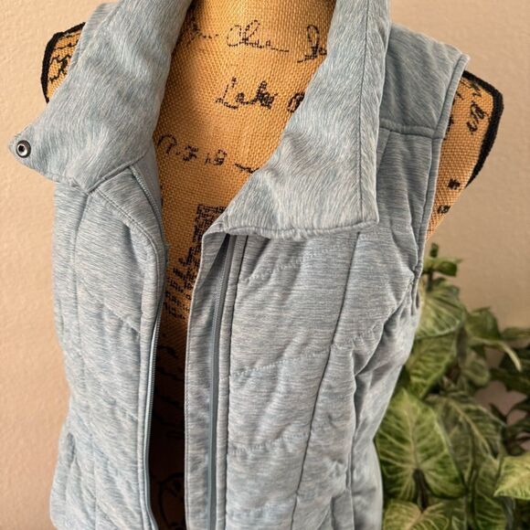 The North Face Quilted Puffer Vest – Women’s Medium - Picture 5 of 12